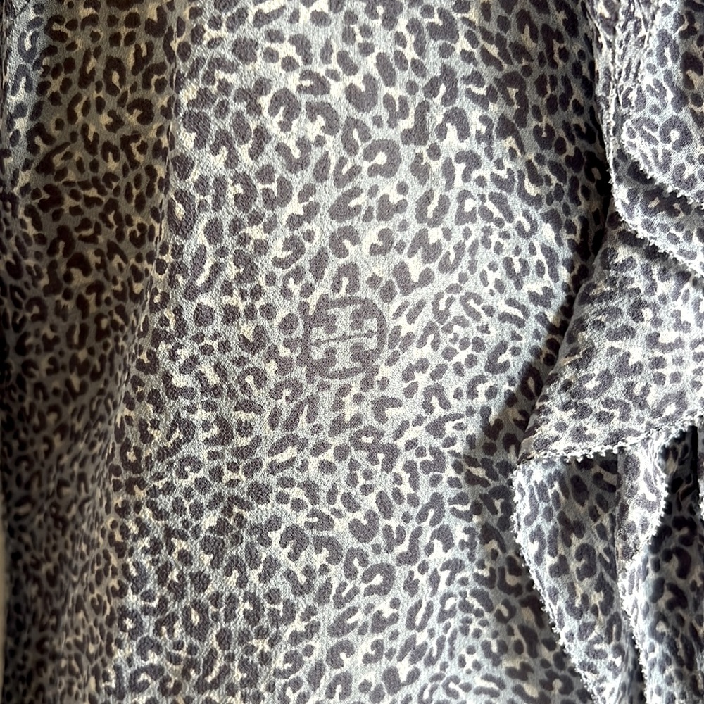 Tory Burch Silk Leopard Print Ruffle Front
Blouse, size 2 womens - Picture 4 of 12